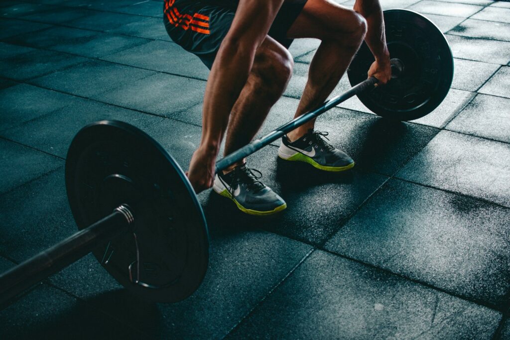 Pre-workout: ce este, câtă cafeină e prea mult și cum alegi